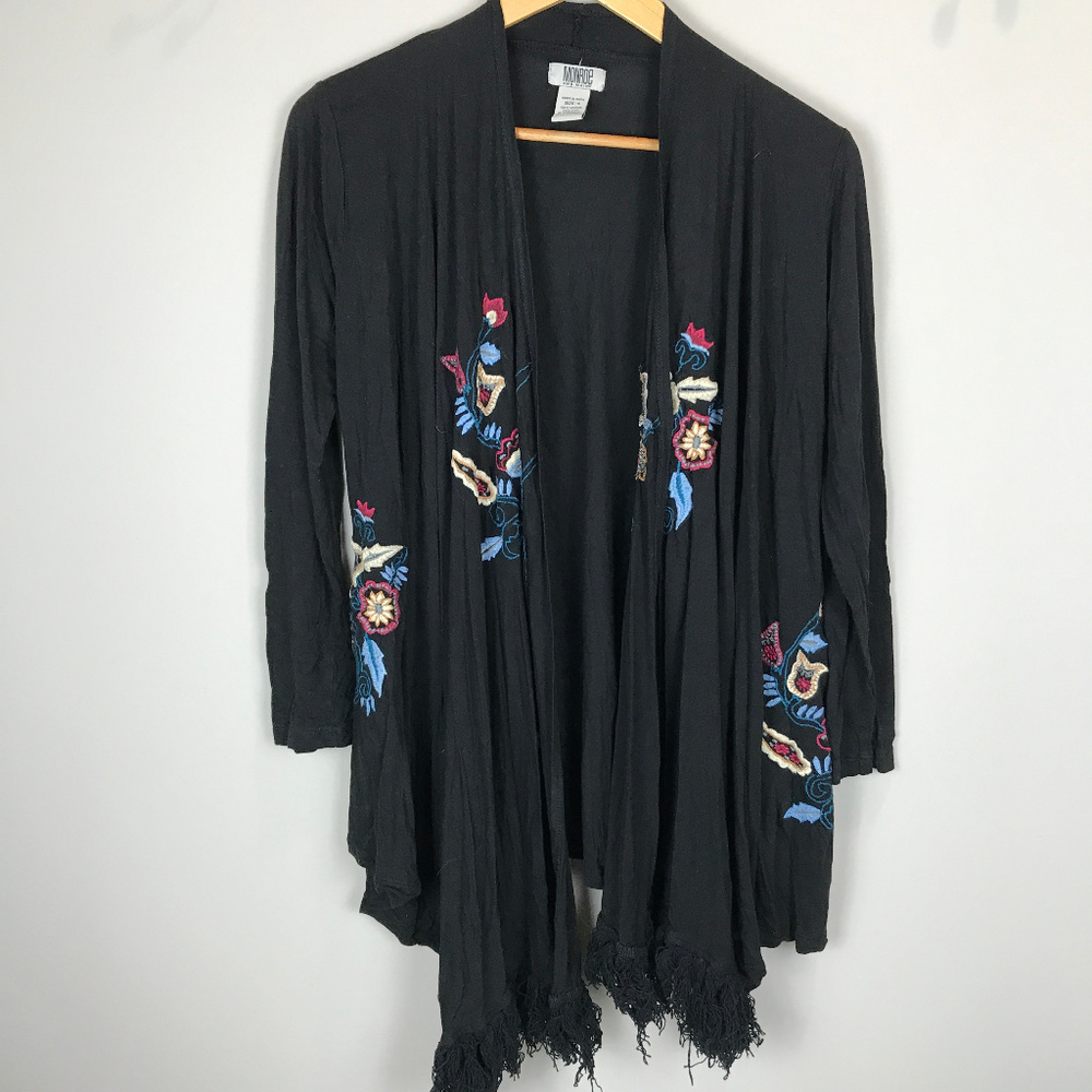 🌴 Monroe & main embroidered kimono Sz S